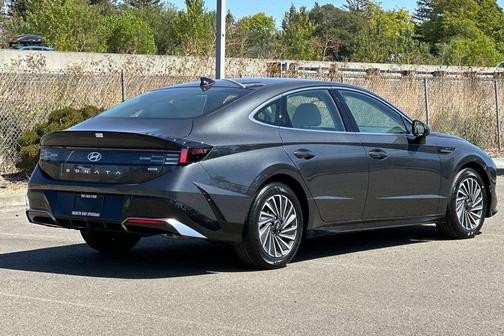 2025 Hyundai SONATA Hybrid SE