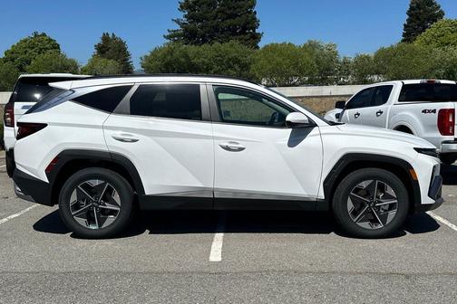White Pearl 2026 Hyundai TUCSON SEL