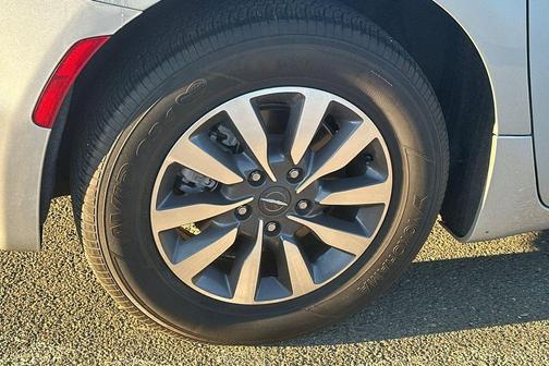 2024 Chrysler Pacifica Hybrid Select