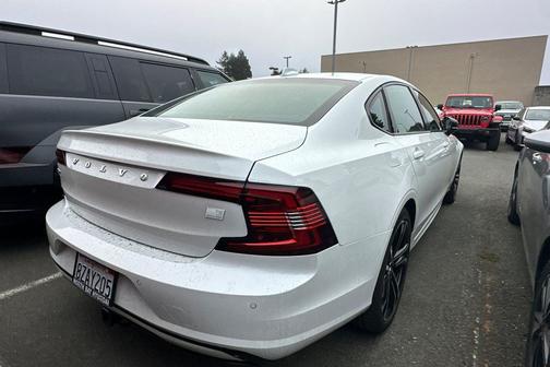 2021 Volvo S90 Recharge Plug-In Hybrid T8 R-Design