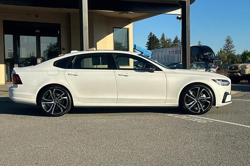 2021 Volvo S90 Recharge Plug-In Hybrid T8 R-Design