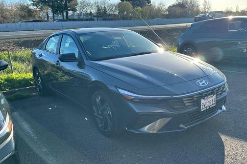 2025 Hyundai ELANTRA HEV SEL Sport