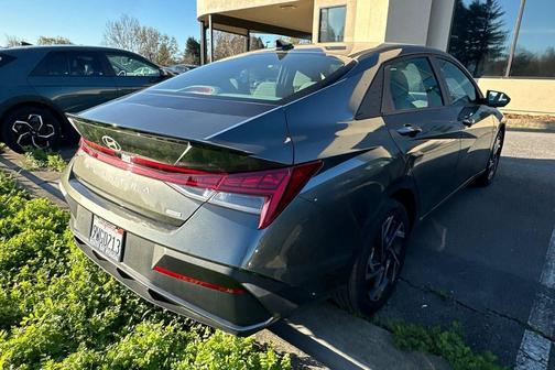 2025 Hyundai ELANTRA HEV SEL Sport