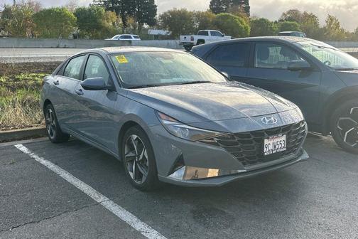 2022 Hyundai ELANTRA SEL