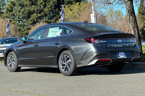 2026 Hyundai SONATA Hybrid Base