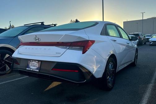 2025 Hyundai ELANTRA HEV Blue