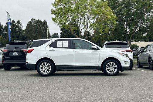 Summit White 2018 Chevrolet Equinox LT