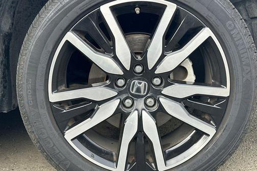 Lunar Silver Metallic 2019 Honda Pilot Touring 8-Passenger