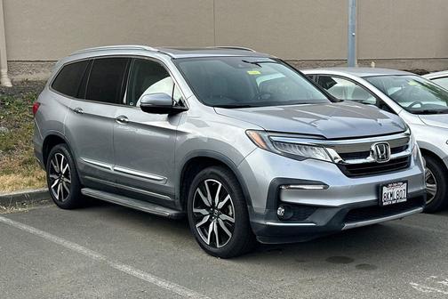 Lunar Silver Metallic 2019 Honda Pilot Touring 8-Passenger