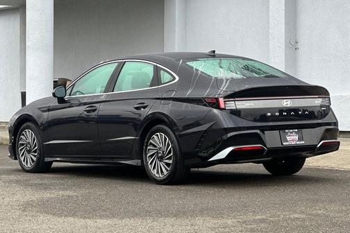 2024 Hyundai SONATA Hybrid SE