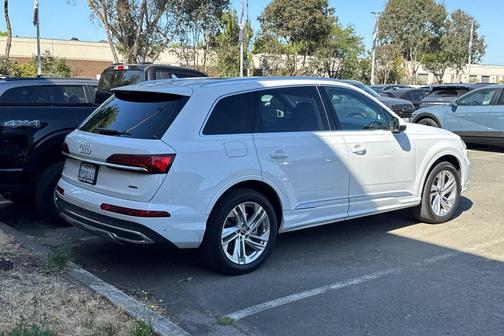 Carrara White 2022 Audi Q7 55 Premium Plus