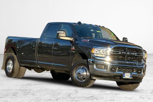 2024 RAM 3500 Tradesman Crew Cab 4x4 8' Box