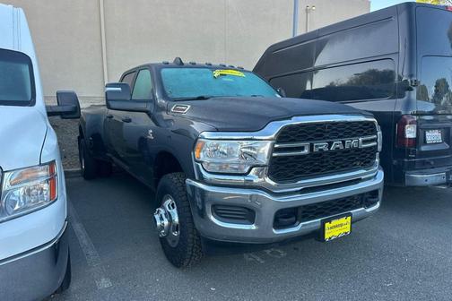 2024 RAM 3500 Tradesman Crew Cab 4x4 8' Box