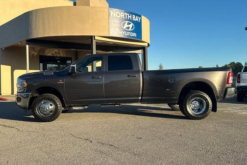 2024 RAM 3500 Tradesman Crew Cab 4x4 8' Box