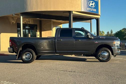 2024 RAM 3500 Tradesman Crew Cab 4x4 8' Box