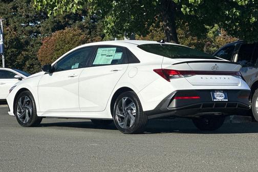 2025 Hyundai ELANTRA Sport