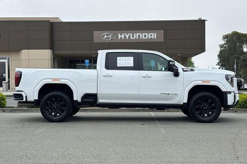 Summit White 2024 GMC Sierra 2500 AT4