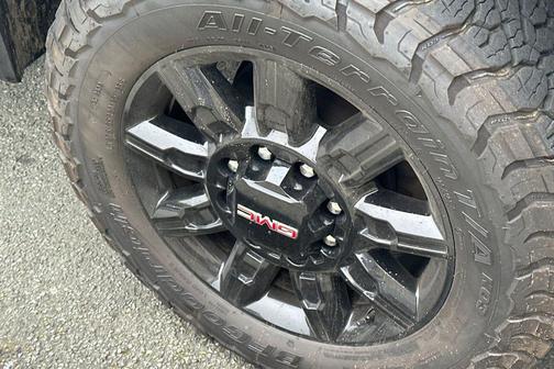 Summit White 2024 GMC Sierra 2500 AT4