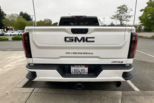 Summit White 2024 GMC Sierra 2500 AT4