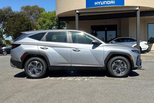 Shimmering Silver 2026 Hyundai TUCSON Hybrid SE