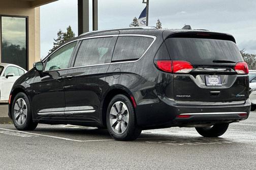 2018 Chrysler Pacifica Hybrid Limited