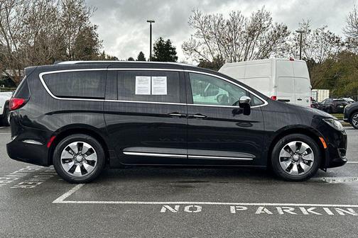 2018 Chrysler Pacifica Hybrid Limited
