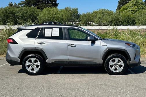 Silver Sky Metallic 2021 Toyota RAV4 Hybrid XLE