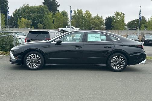 2025 Hyundai SONATA Hybrid SE