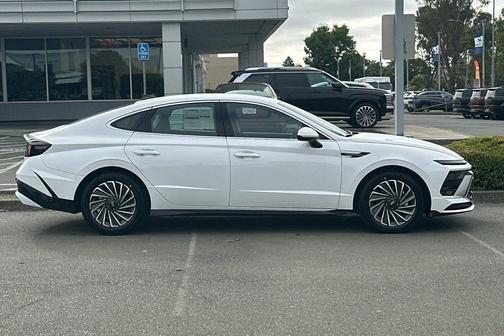 2025 Hyundai SONATA Hybrid SE