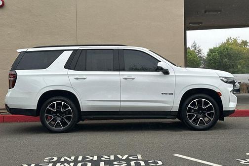 2022 Chevrolet Tahoe 4WD RST