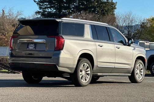 2022 GMC Yukon XL SLT