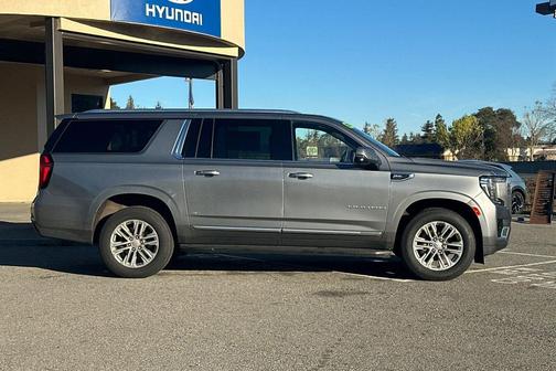 2022 GMC Yukon XL SLT