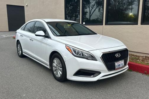 2017 Hyundai SONATA Hybrid SE