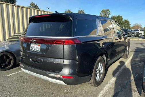 2022 Kia Carnival LXS