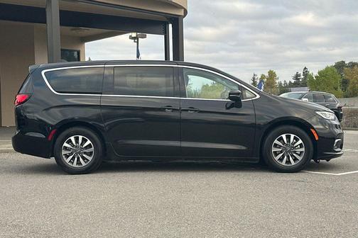 2024 Chrysler Pacifica Hybrid Select