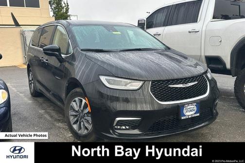 2024 Chrysler Pacifica Hybrid Select