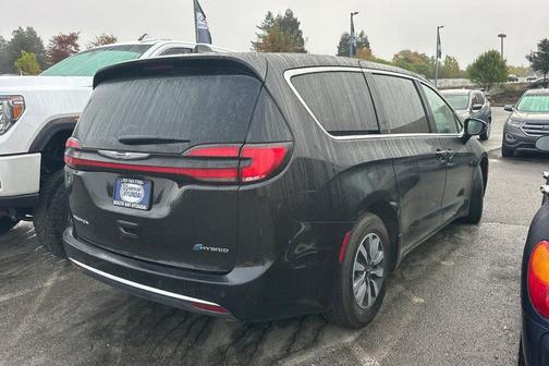 2024 Chrysler Pacifica Hybrid Select