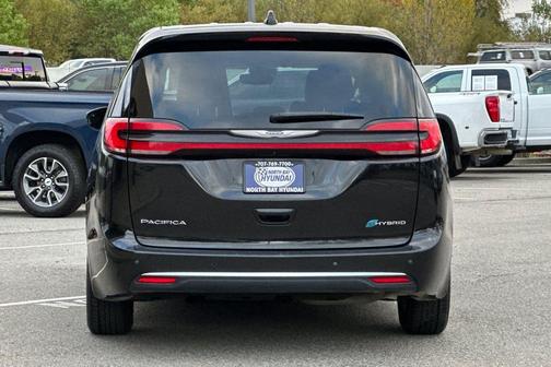 2024 Chrysler Pacifica Hybrid Select