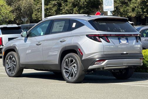 Shimmering Silver 2026 Hyundai TUCSON Plug-In Hybrid Limited