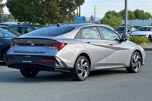 2025 Hyundai ELANTRA HEV SEL Sport
