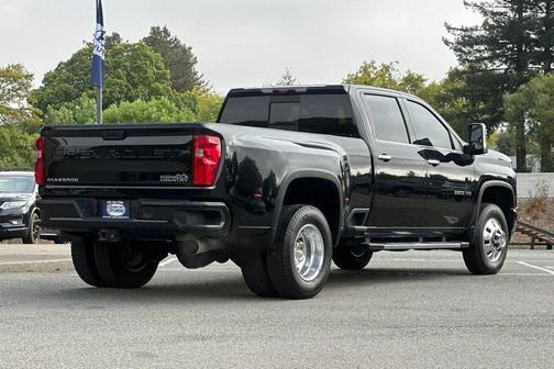 2022 Chevrolet Silverado 3500 High Country