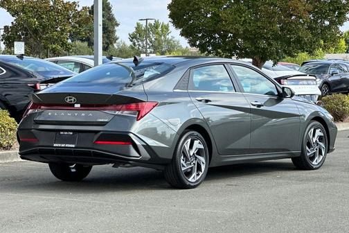 2025 Hyundai ELANTRA Limited