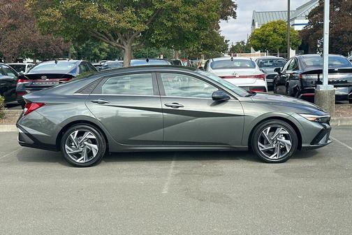 2025 Hyundai ELANTRA Limited