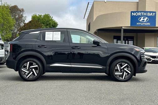Super Black 2025 Nissan Kicks SV