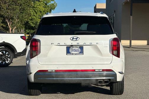 Hyper White 2023 Hyundai PALISADE Calligraphy