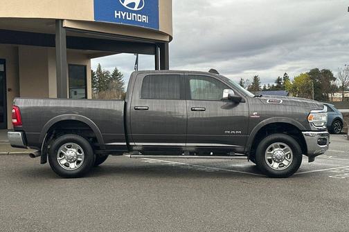 2020 RAM 2500 Laramie Crew Cab 4X4 6'4' Box