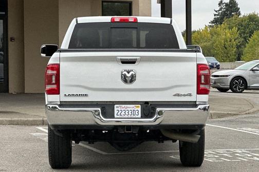 2020 RAM 2500 Laramie Crew Cab 4X4 6'4' Box