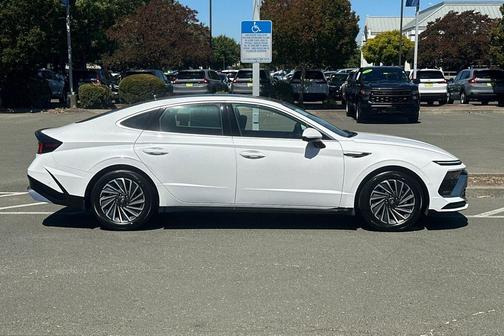 2025 Hyundai SONATA Hybrid Limited