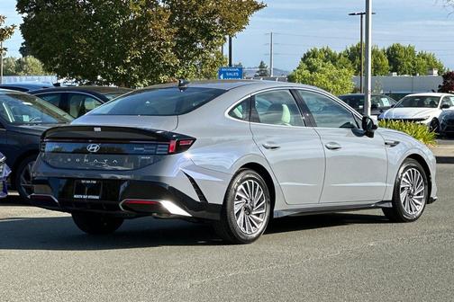 2025 Hyundai SONATA Hybrid SE