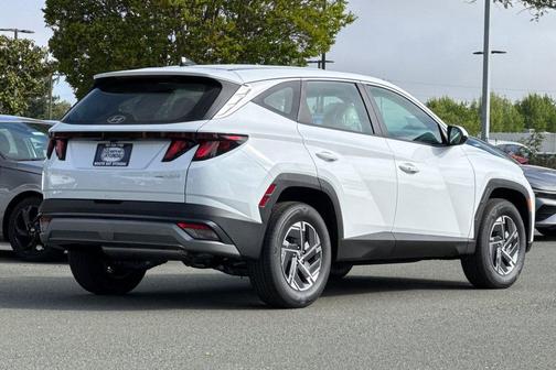 Creamy White Pearl 2026 Hyundai TUCSON Hybrid Blue SE